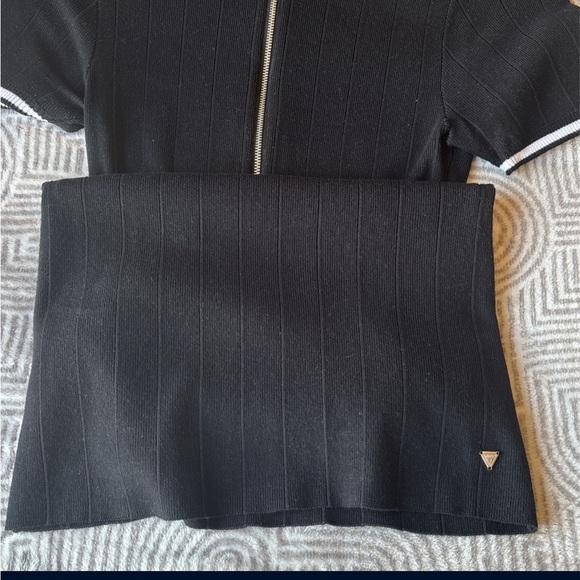 GUESS - Picture 2 of 6